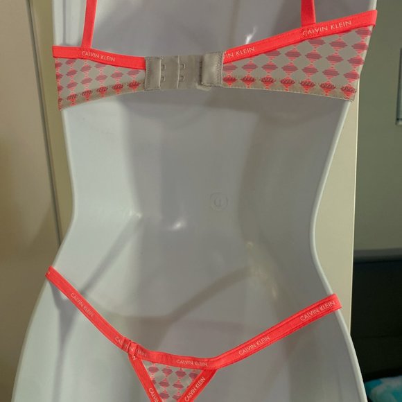 New Calvin Klein Bra and Panty Set - Picture 4 of 4